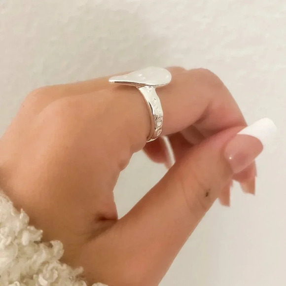 925 Sterling Silver Hammered Ring Heart Ring Chunky Ring Large Statement Ring - Picture 6 of 16